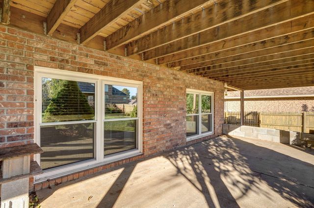 2712 W Executive Circle, Ozark, MO 65721