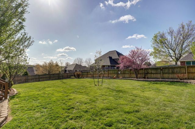 2712 W Executive Circle, Ozark, MO 65721