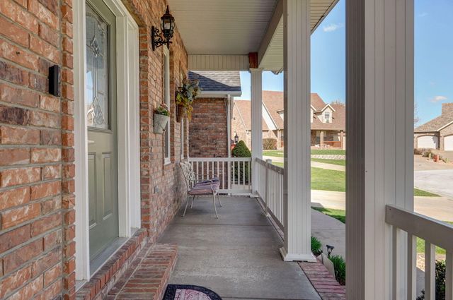 2712 W Executive Circle, Ozark, MO 65721