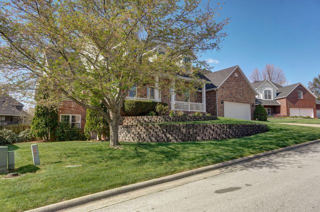 2712 W Executive Circle, Ozark, MO 65721