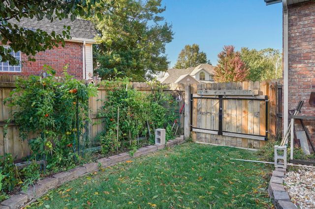 2712 W Executive Circle, Ozark, MO 65721