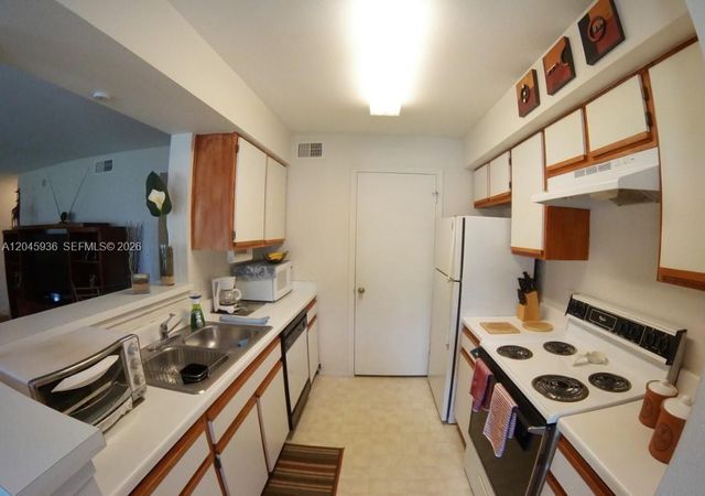 2361 NW 33rd St 604, Oakland Park, FL 33309