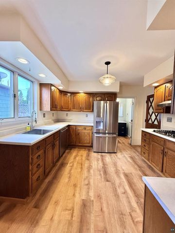 2905 E 5th St, Superior, WI 54880