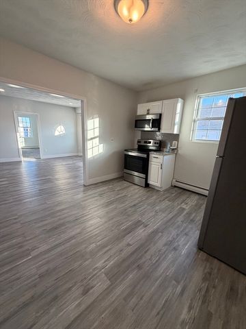 539-541 North Front Street 3R, New Bedford, MA 02745