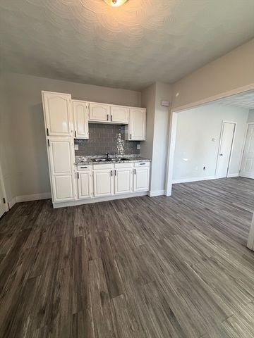 539-541 North Front Street 3R, New Bedford, MA 02745