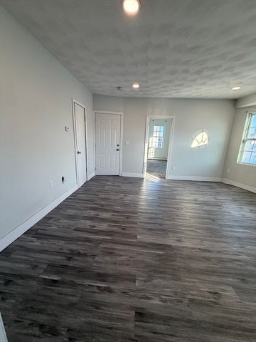 539-541 North Front Street 3R, New Bedford, MA 02745