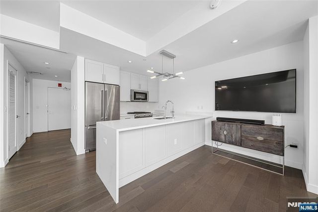 800 Ave At Port Imperial Boulevard 914, Weehawken, NJ 07086