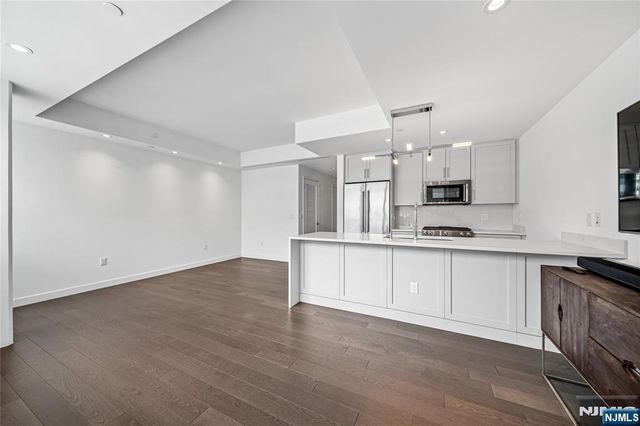 800 Ave At Port Imperial Boulevard 914, Weehawken, NJ 07086
