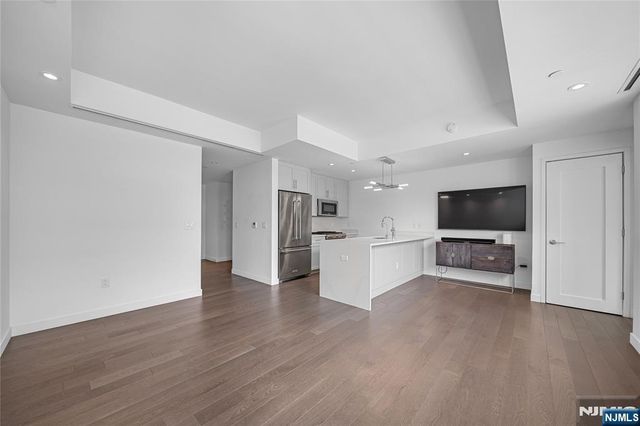 800 Ave At Port Imperial Boulevard 914, Weehawken, NJ 07086