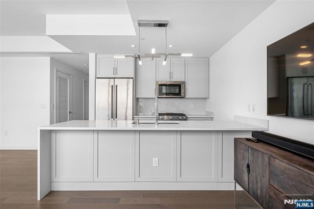 800 Ave At Port Imperial Boulevard 914, Weehawken, NJ 07086