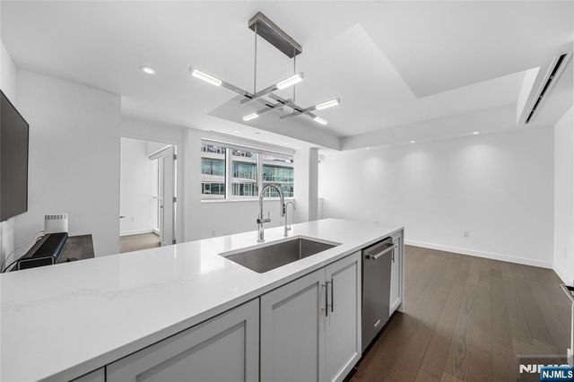 800 Ave At Port Imperial Boulevard 914, Weehawken, NJ 07086