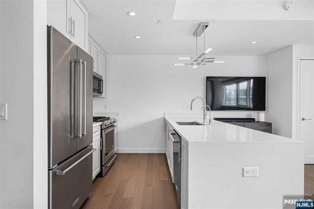 800 Ave At Port Imperial Boulevard 914, Weehawken, NJ 07086