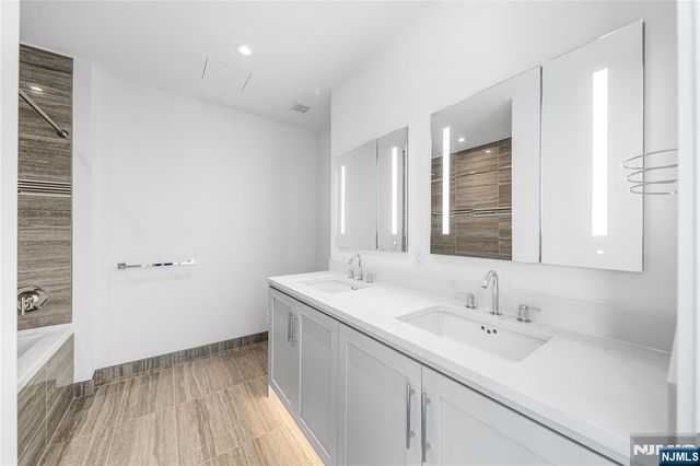 800 Ave At Port Imperial Boulevard 914, Weehawken, NJ 07086