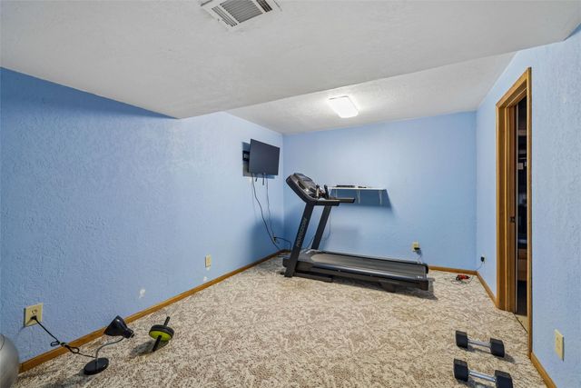 2716 River Ridge Road, Des Moines, IA 50320