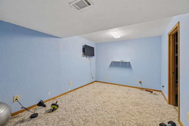 2716 River Ridge Road, Des Moines, IA 50320