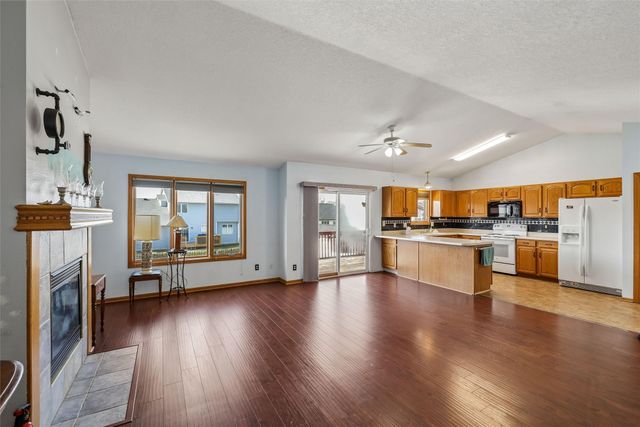 2716 River Ridge Road, Des Moines, IA 50320