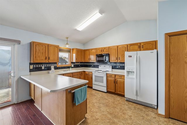 2716 River Ridge Road, Des Moines, IA 50320
