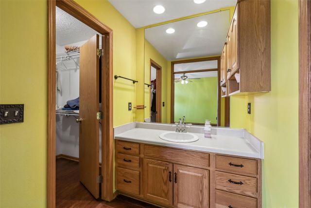 2716 River Ridge Road, Des Moines, IA 50320