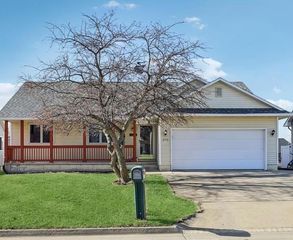 2716 River Ridge Road, Des Moines, IA 50320