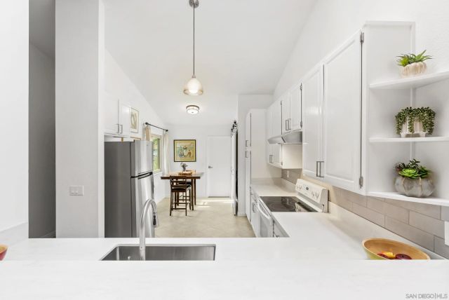 17909 Avenida Alozdra, San Diego, CA 92128