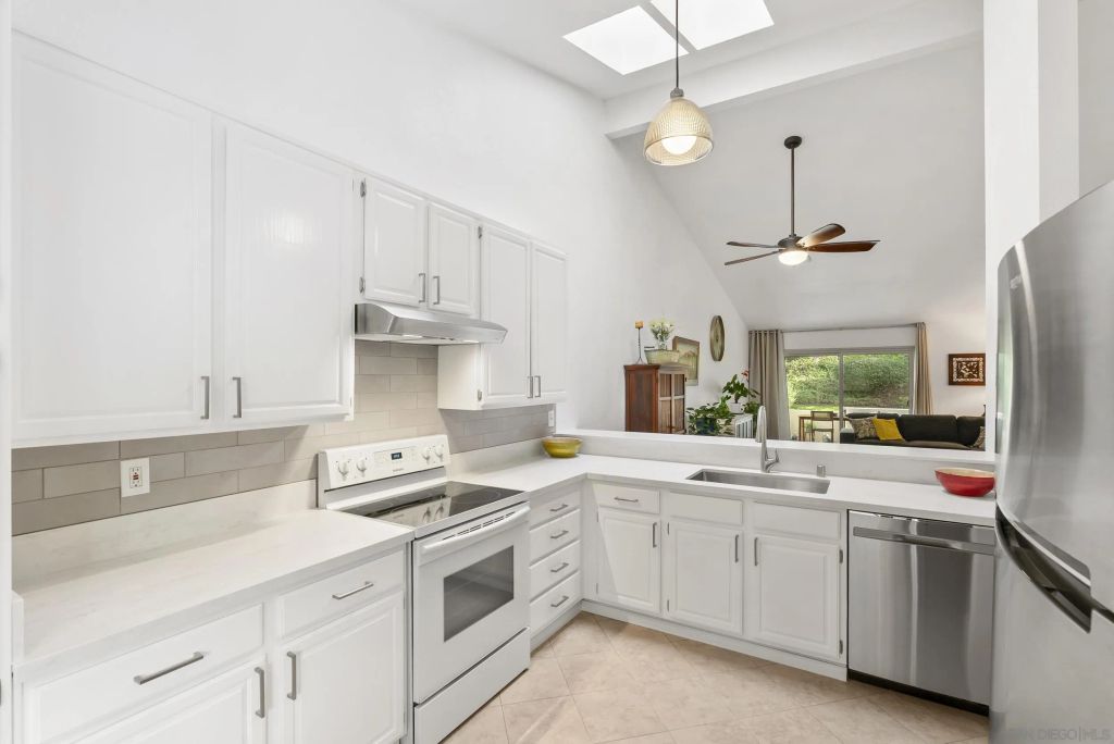 17909 Avenida Alozdra, San Diego, CA 92128