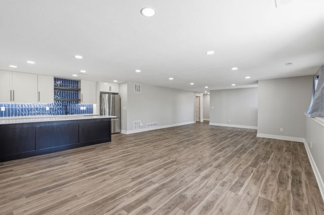 1021 W Ledgestone, Andover, KS 67002