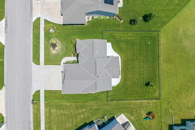 1021 W Ledgestone, Andover, KS 67002