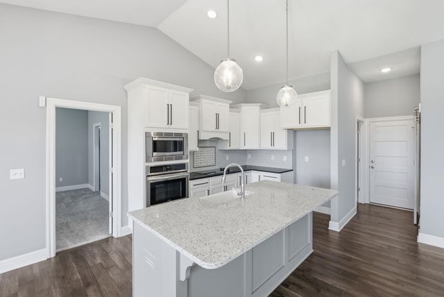 1021 W Ledgestone, Andover, KS 67002