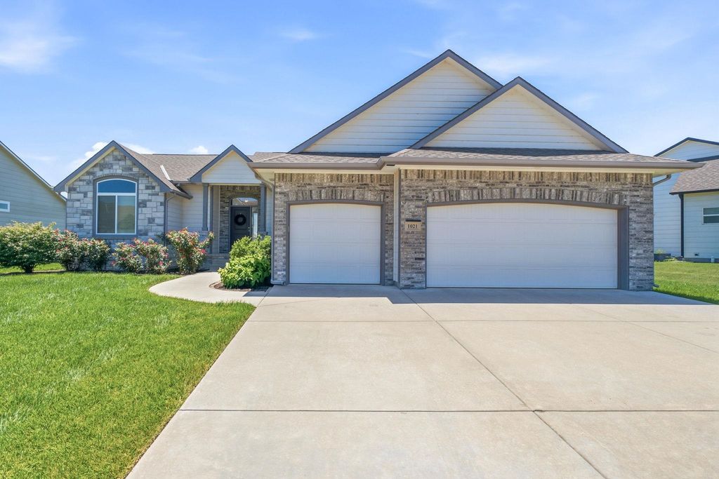 1021 W Ledgestone, Andover, KS 67002