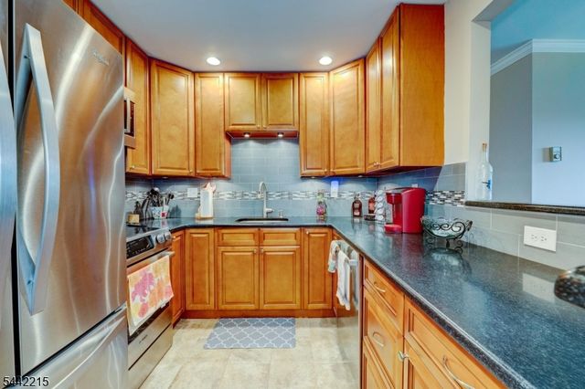 314 Federal Hill Rd BLDG C 314, Pompton Lakes Boro, NJ 07442