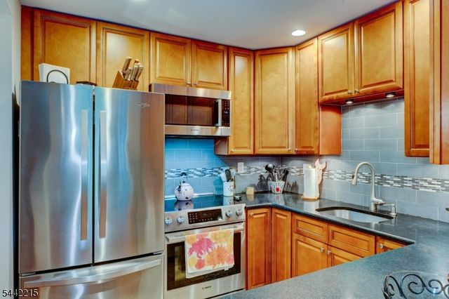 314 Federal Hill Rd BLDG C 314, Pompton Lakes Boro, NJ 07442