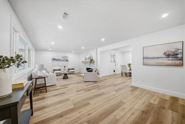 85 Marwood Dr, Upper St Clair, PA 15241