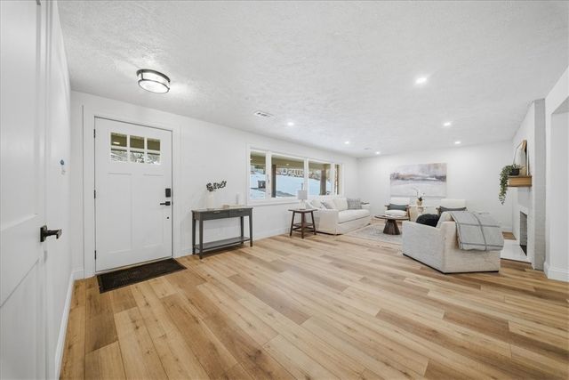 85 Marwood Dr, Upper St Clair, PA 15241