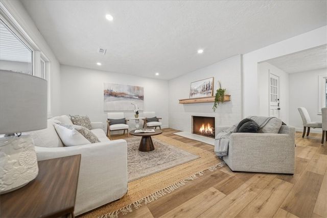 85 Marwood Dr, Upper St Clair, PA 15241