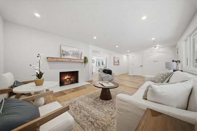 85 Marwood Dr, Upper St Clair, PA 15241