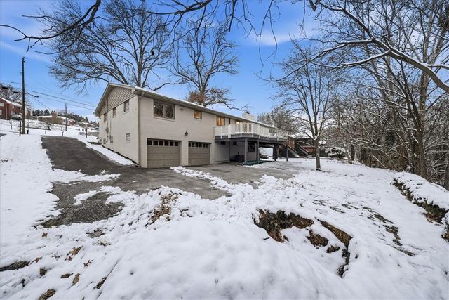 85 Marwood Dr, Upper St Clair, PA 15241