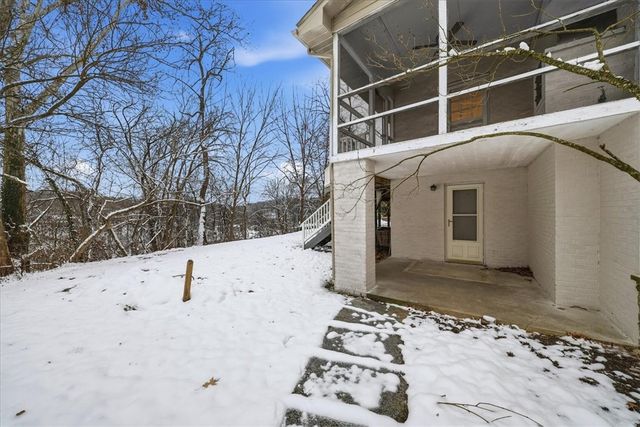 85 Marwood Dr, Upper St Clair, PA 15241