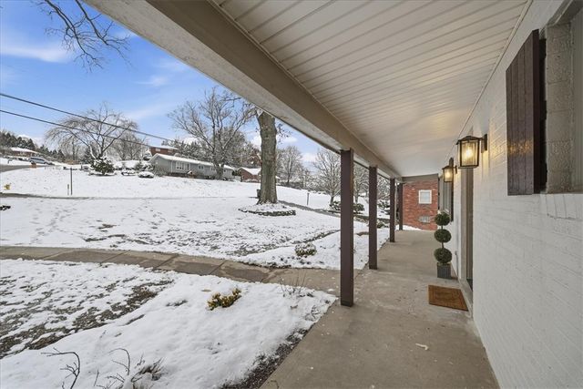 85 Marwood Dr, Upper St Clair, PA 15241