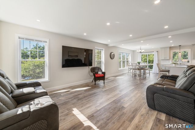 85 Vanderbilt Road, Bristol, CT 06010