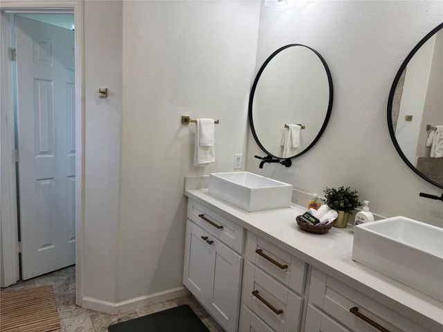 2114 W Humble Avenue, Baytown, TX 77520