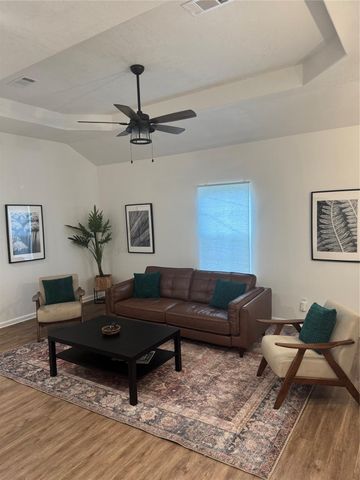 2114 W Humble Avenue, Baytown, TX 77520