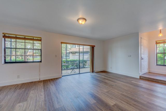 1960 Bayberry Dr 1960, Pembroke Pines, FL 33024