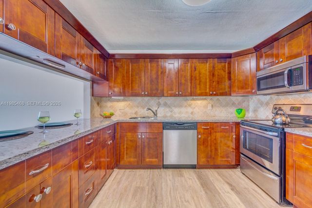 1960 Bayberry Dr 1960, Pembroke Pines, FL 33024