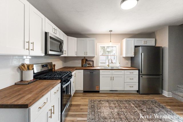 10227 S Norris Road, Delton, MI 49046