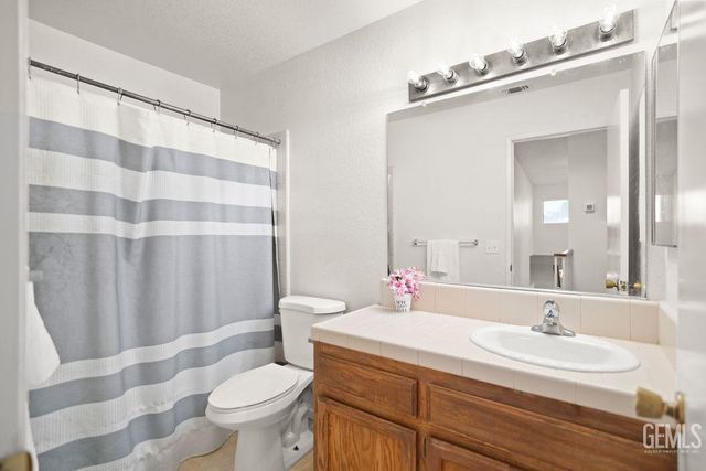 5200 Silver Crossing Street, Bakersfield, CA 93313