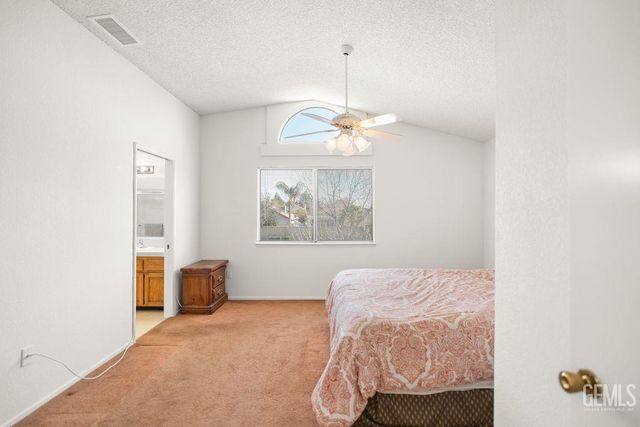 5200 Silver Crossing Street, Bakersfield, CA 93313