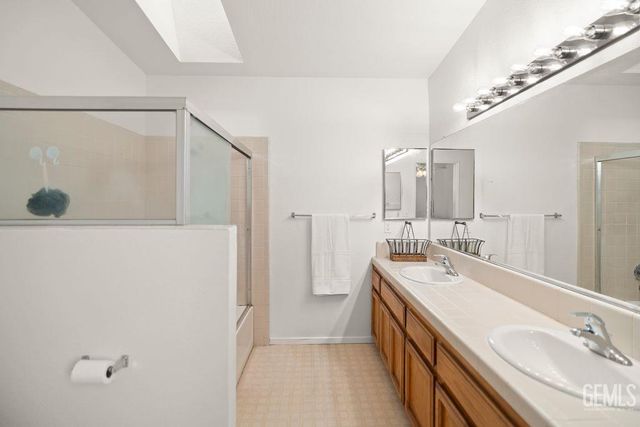 5200 Silver Crossing Street, Bakersfield, CA 93313