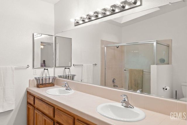 5200 Silver Crossing Street, Bakersfield, CA 93313