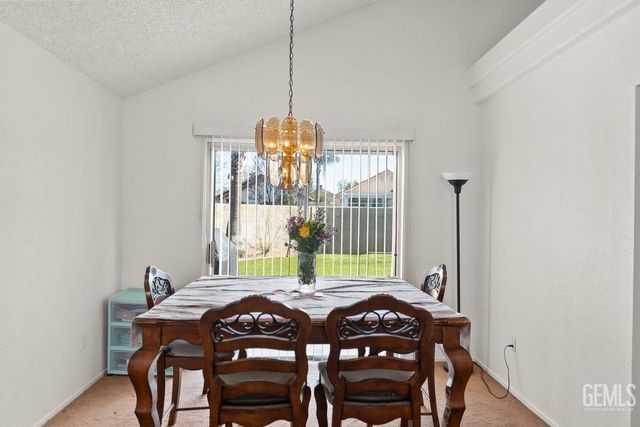 5200 Silver Crossing Street, Bakersfield, CA 93313