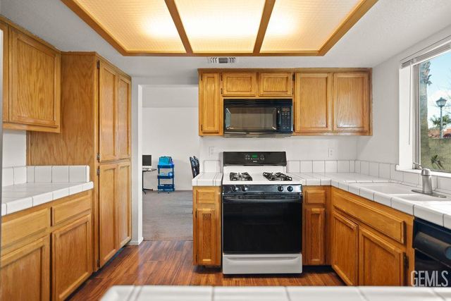 5200 Silver Crossing Street, Bakersfield, CA 93313